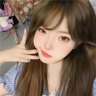 潇洒佳人淡淡妆